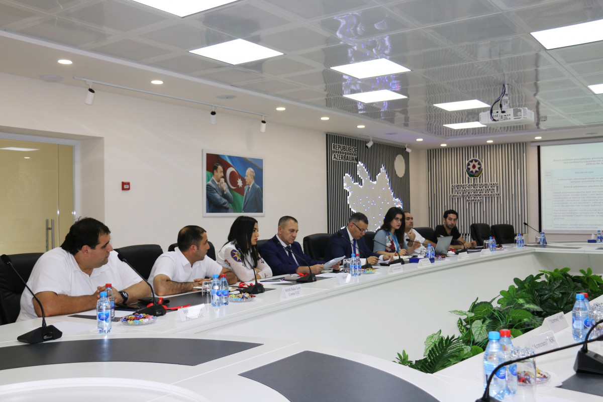 İİTKM-də elektrik təchizatı şəbəkələrinə qoşulma ilə bağlı islahatlar müzakirə olunub