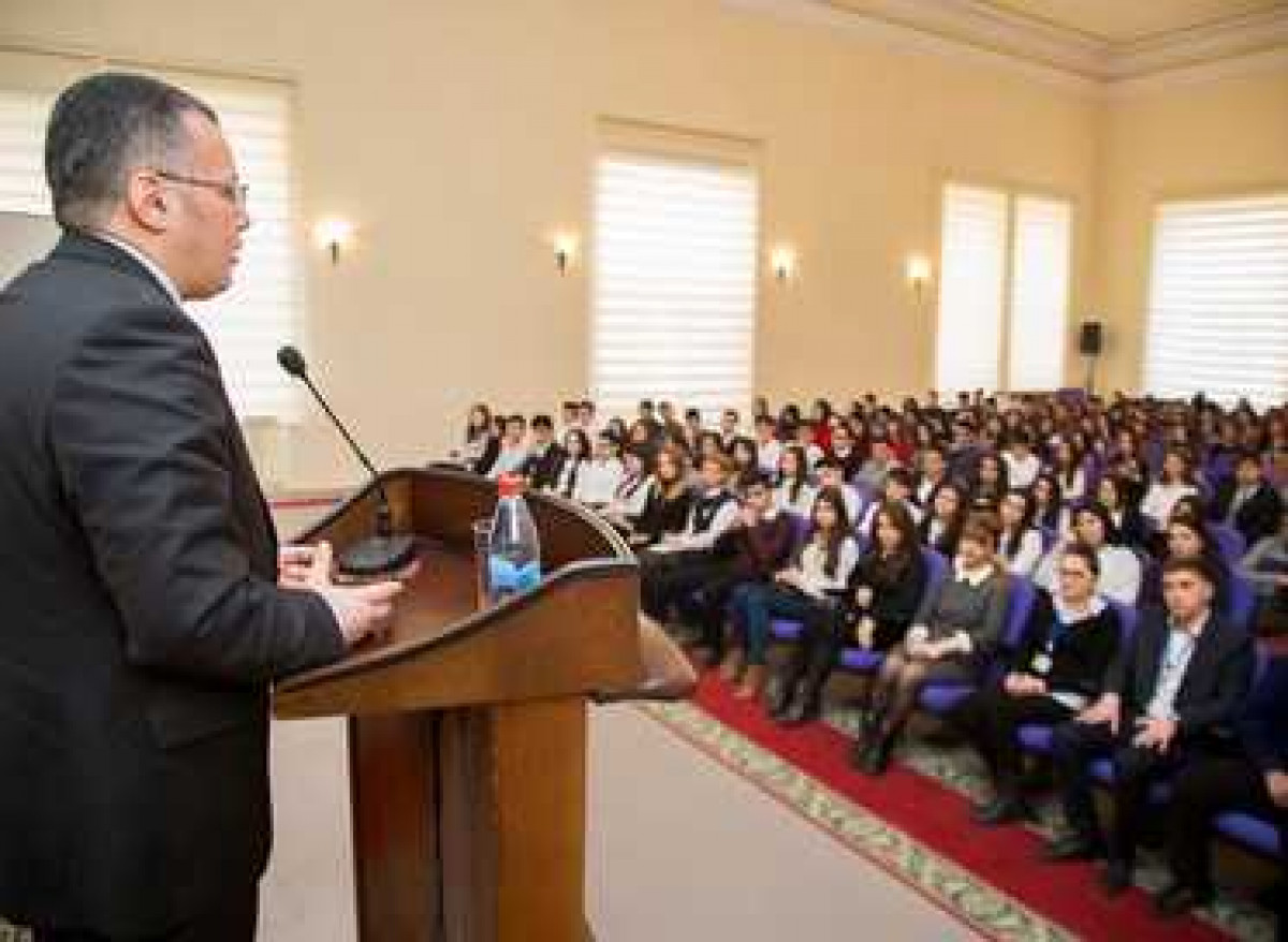 Dr. Vüsal Qasımlı ASAN könüllülərlə görüşüb