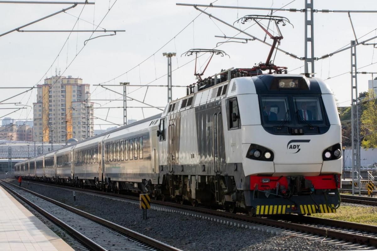 Bakı və Tbilisi arasında sərnişin qatarlarının bərpası regionun inkişafına töhfə verəcək