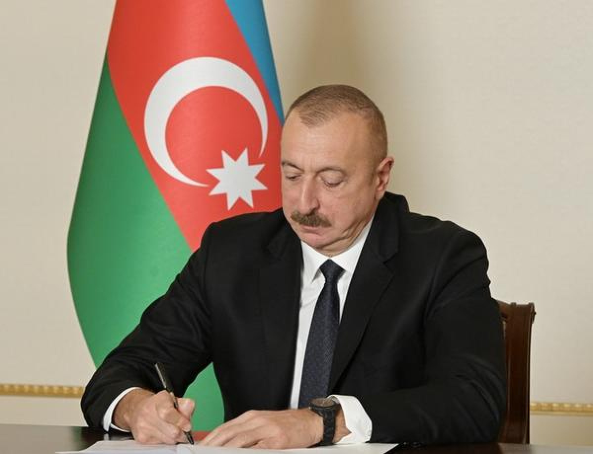 Prezident İlham Əliyev ticarət festivalları dövründə fiziki şəxslər tərəfindən Azərbaycan Respublikasının ərazisində alınmış istehsal, yaxud kommersiya məqsədləri üçün nəzərdə tutulmayan mallara görə ödənilmiş əlavə dəyər vergisinin qaytarılması qaydaları