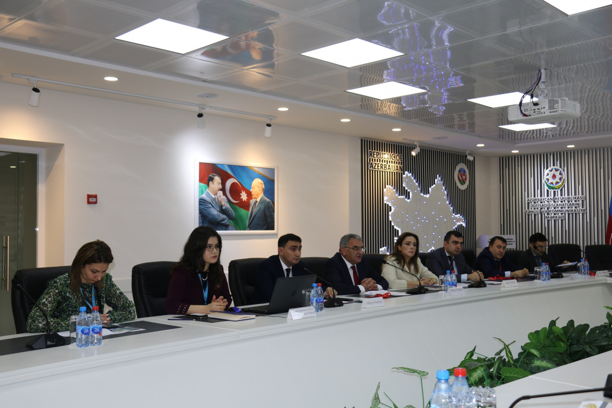 Sahibkarlara əmlakın qeydiyyatına dair təqdimat keçirilib