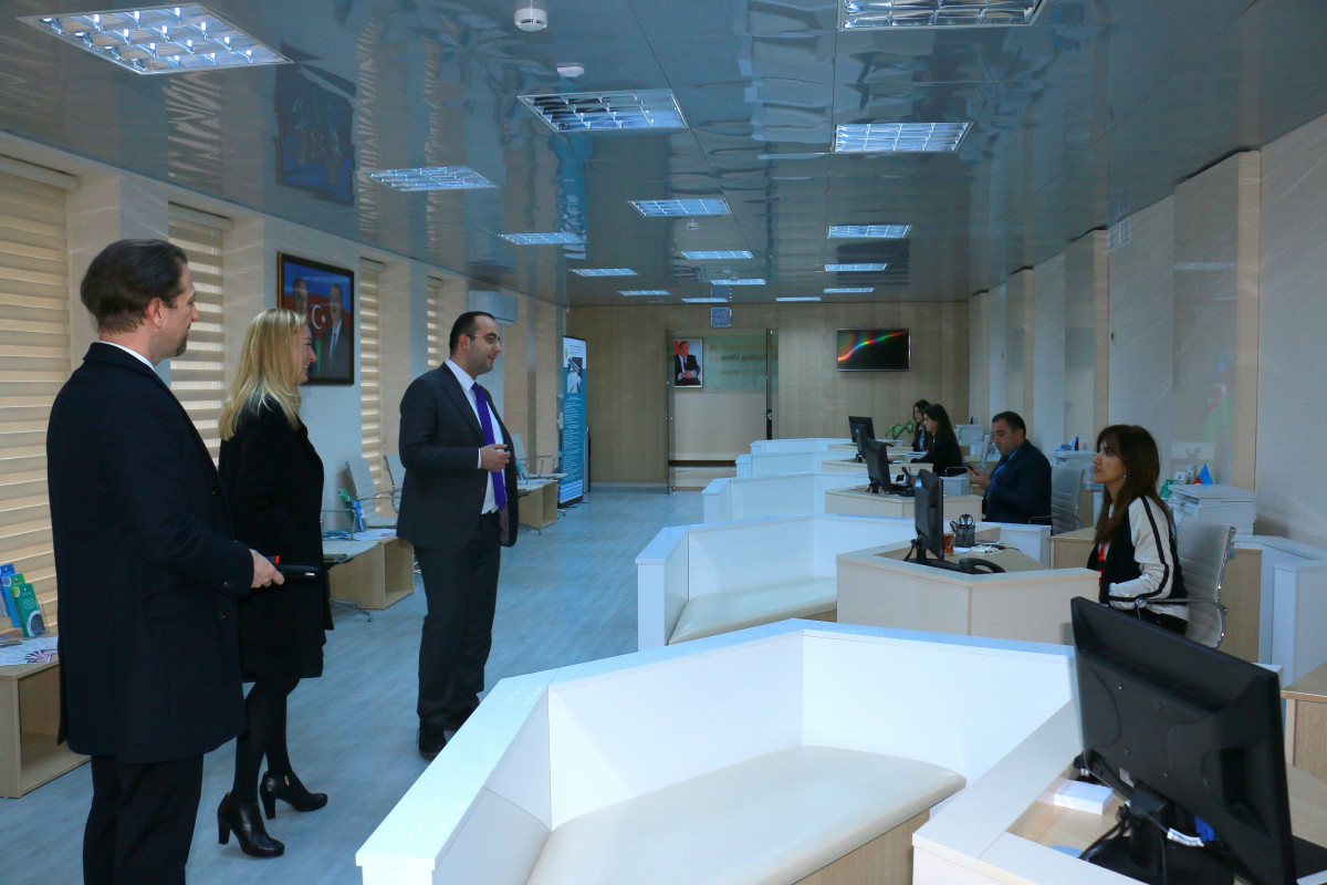 Representatives of International Organizations Visit the “One-Stop” Export Support Center