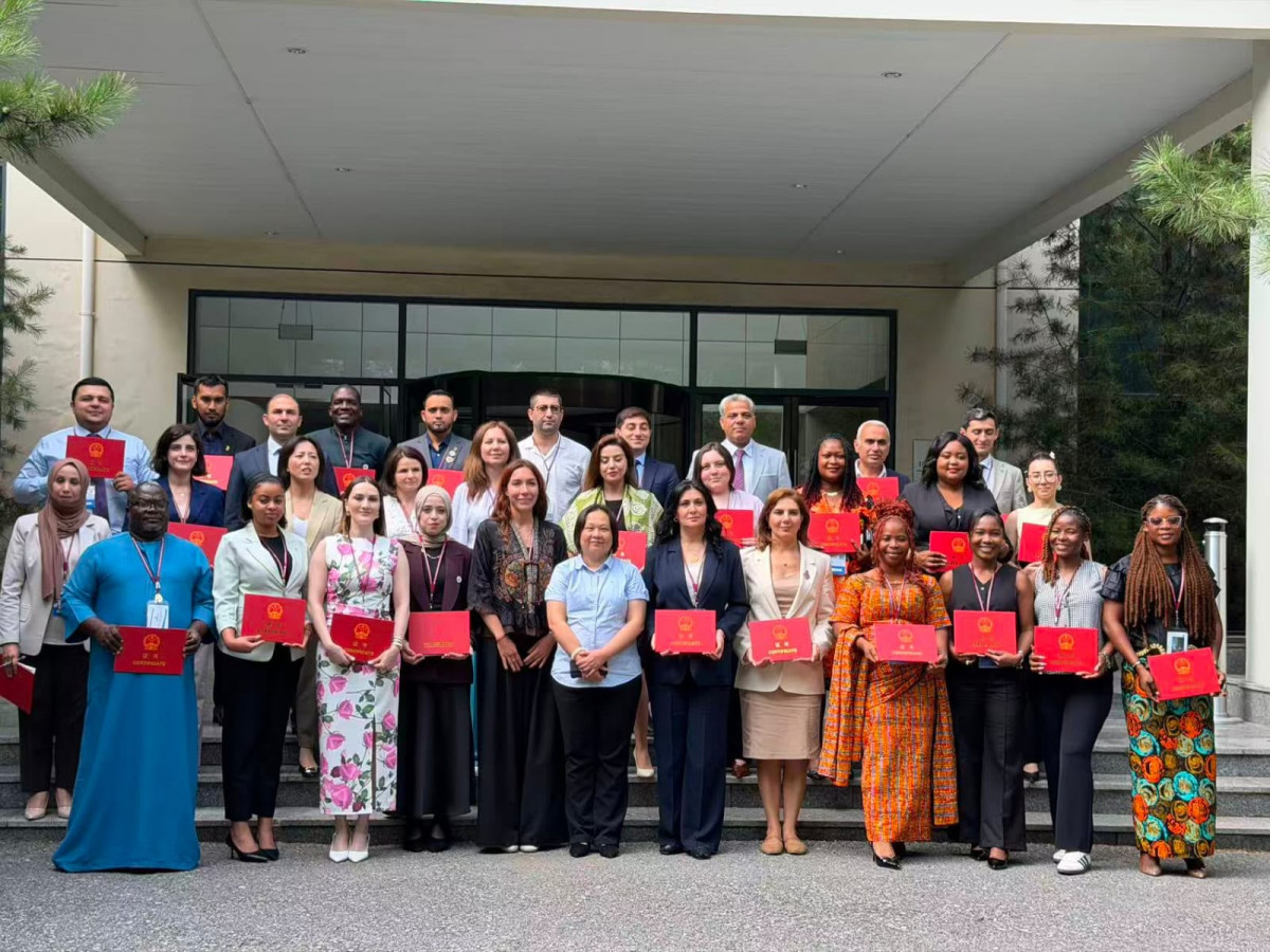 İİTKM-in əməkdaşı Çində keçirilən beynəlxalq səhiyyə seminarında iştirak edib
