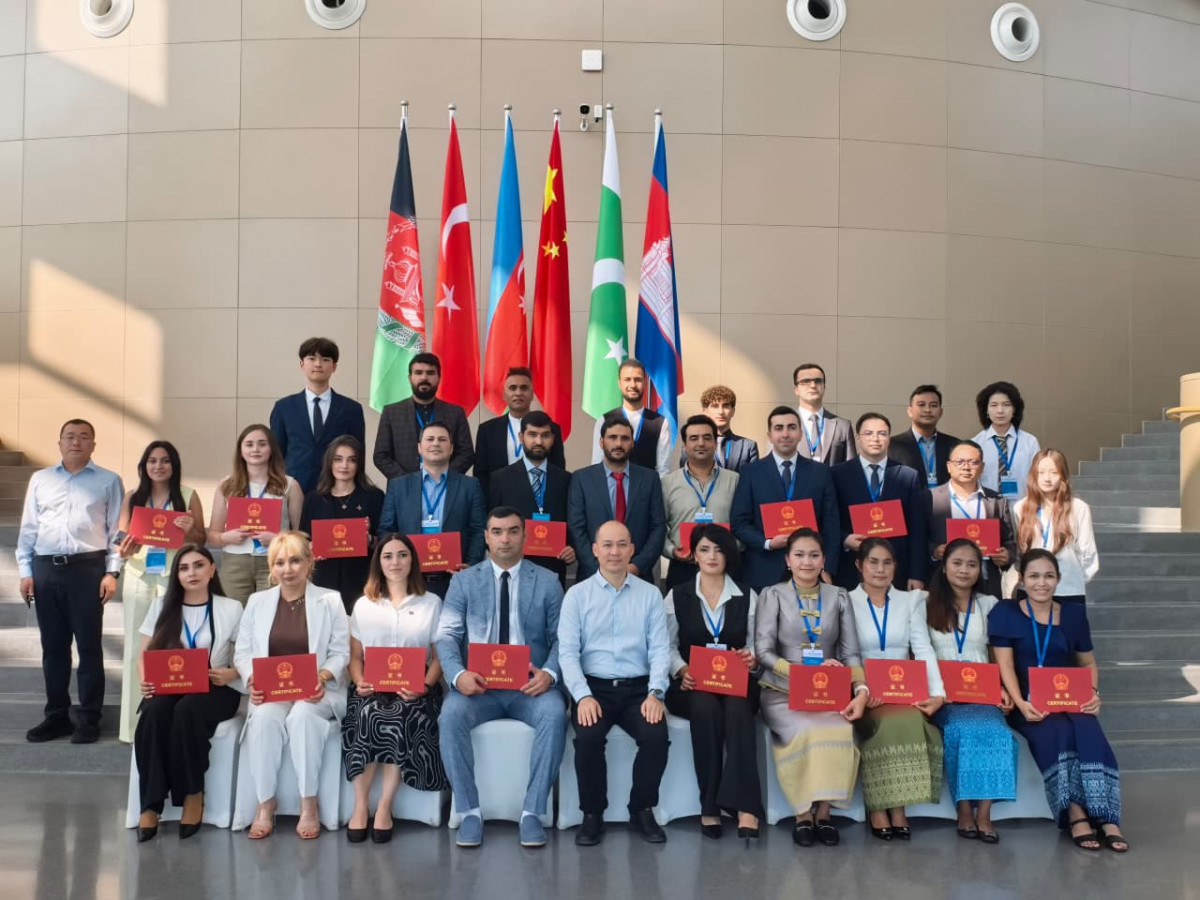 İİTKM-in nümayəndəsi Çində aqrar inkişaf və yoxsulluğun azaldılması üzrə beynəlxalq seminarda iştirak edib