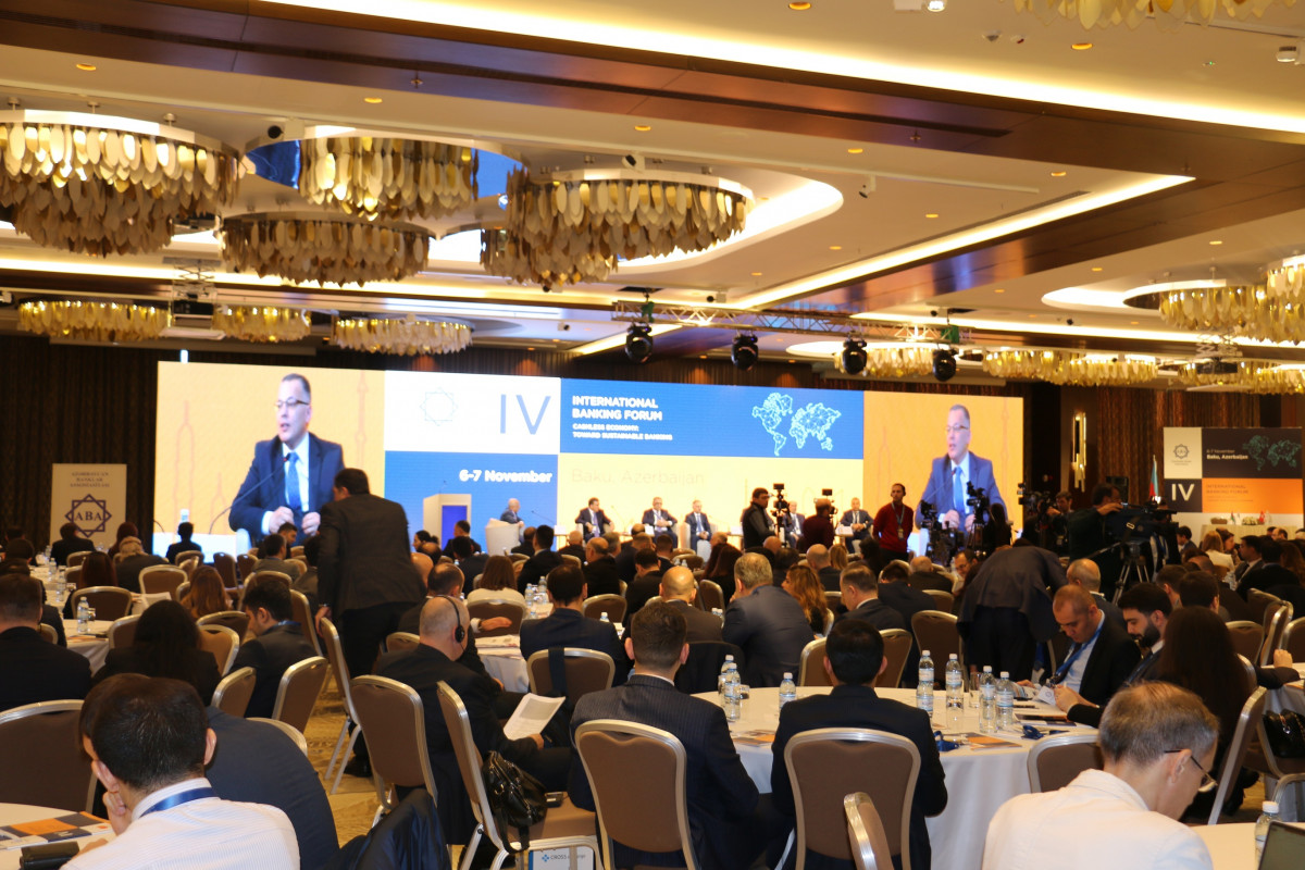 IV BEYNƏLXALQ BANKÇILIQ FORUMU – NAĞDSIZ İQTİSADİYYAT: DAYANIQLI BANKÇILIĞA DOĞRU Forumu keçirilib
