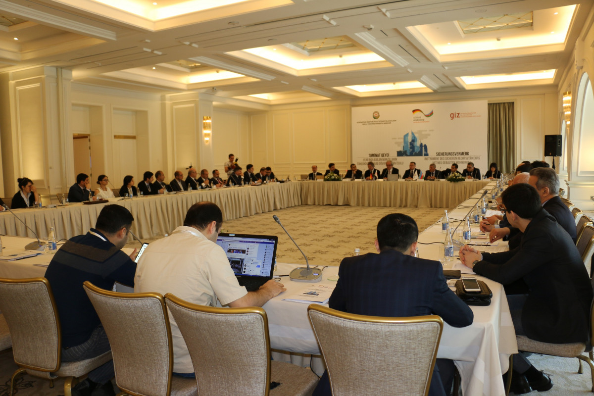 “Təminat qeydi - Yeni inşa edilən mənzillərin təhlükəsiz hüquqi dövriyyəsinin üsulu” mövzusunda dəyirmi masa keçirilib