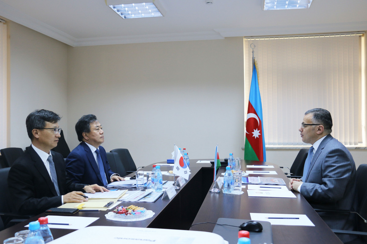 Vüsal Qasımlı Koreya səfirini qəbul edib