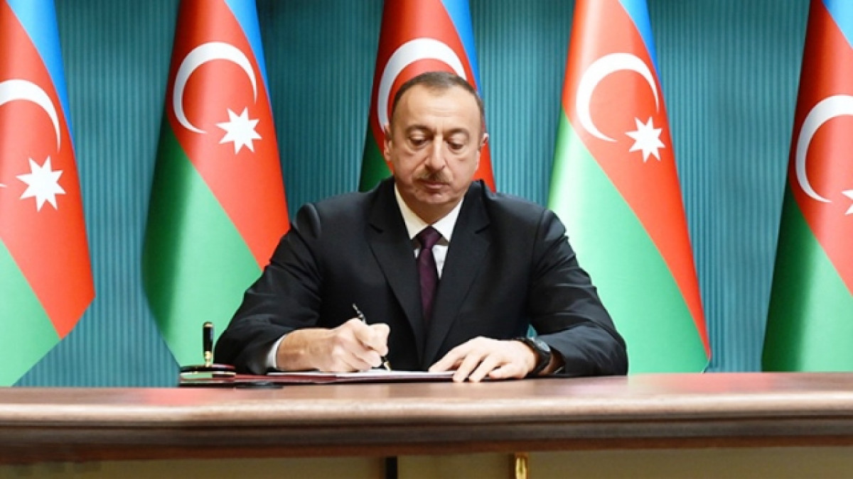 Prezident İlham Əliyev əmanətlərin tam sığortalanmasını daha 1 il uzadır