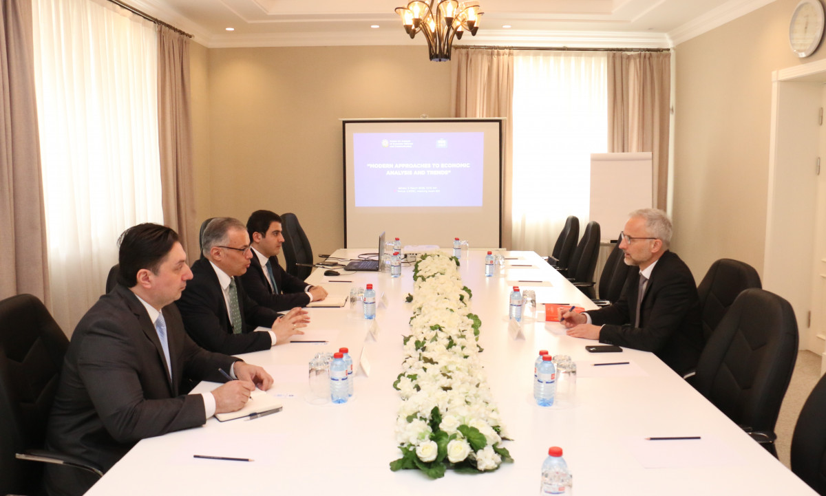 Vusal Gasimli holds a meeting with with IMF Regional Director