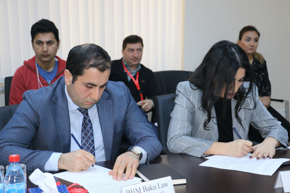 Sahibkarlıq obyektlərinin elektrik şəbəkəsinə qoşulması ilə bağlı həyata keçirilən islahatlar və elektron müraciətlərin təkmilləşdirilməsi istiqamətində görülən işlərə dair mətbuat konfransı keçirilib