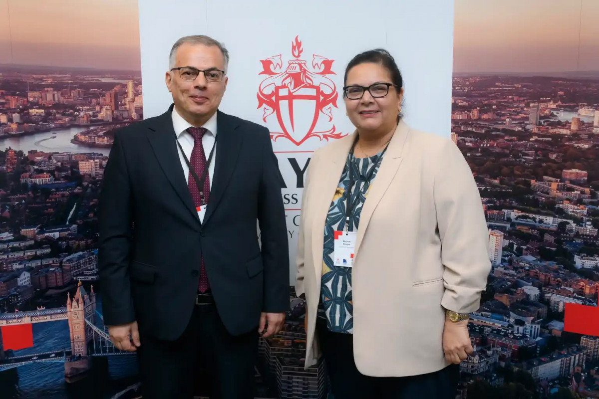 Vüsal Qasımlı London Universitetində keçirilən beynəlxalq tədbirdə sessiyaya sədrlik edib