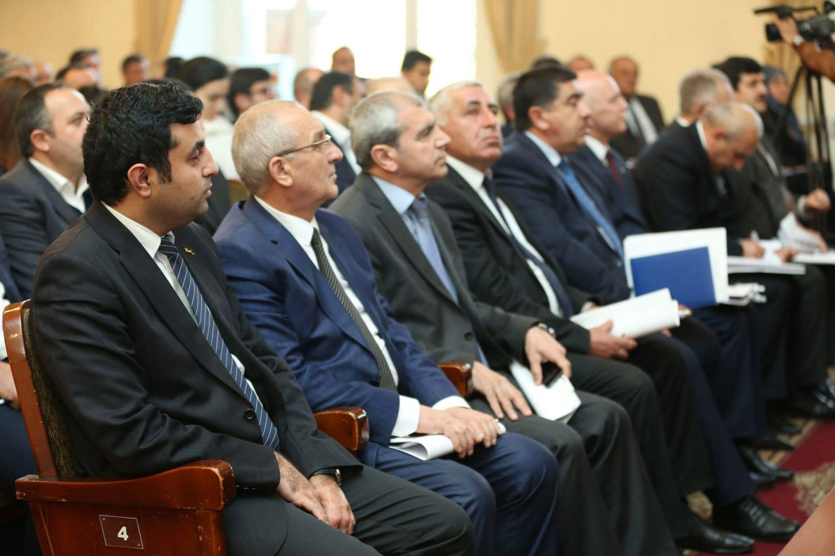 Azexport minlərlə sahibkarlarla görüşüb