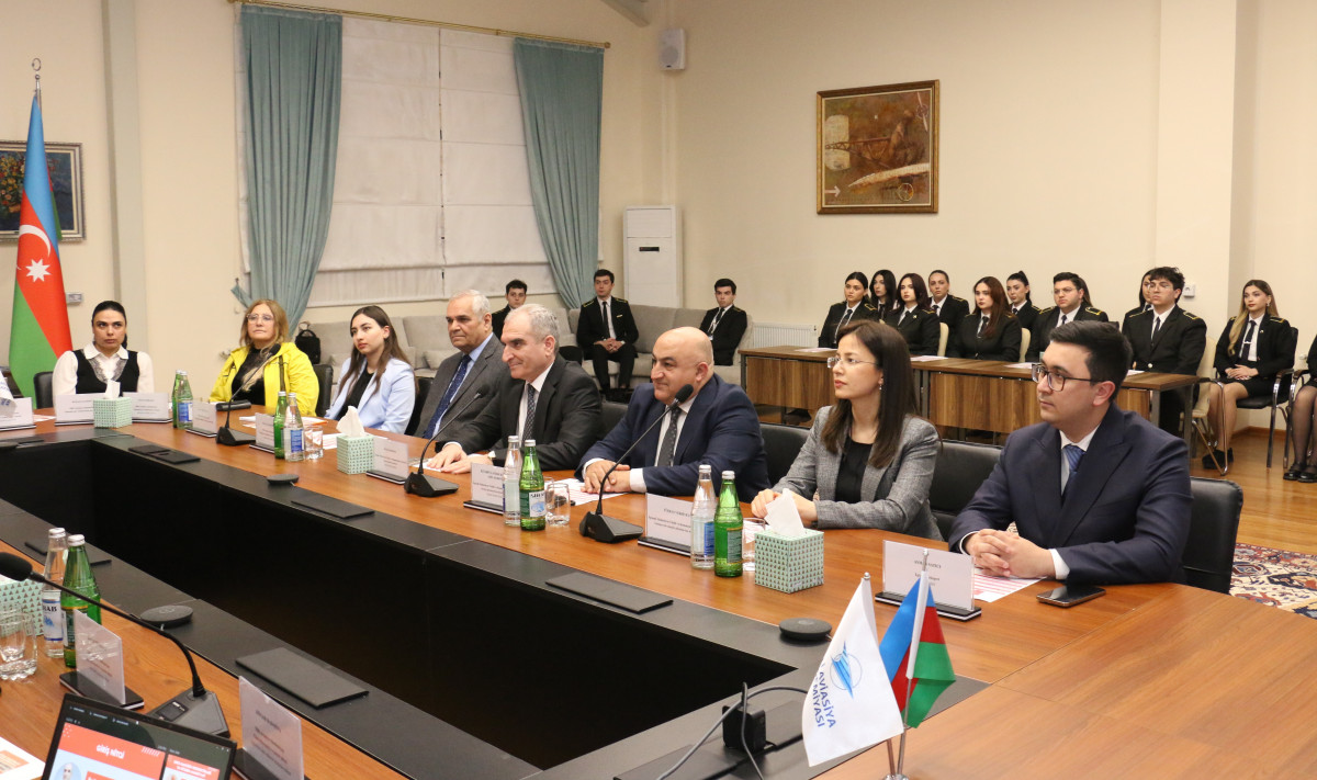 “Orta Dəhliz” kitabı Milli Aviasiya Akademiyasında təqdim edildi