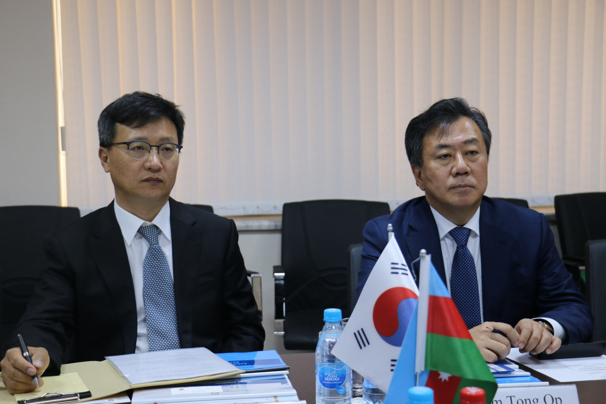 Vüsal Qasımlı Koreya səfirini qəbul edib