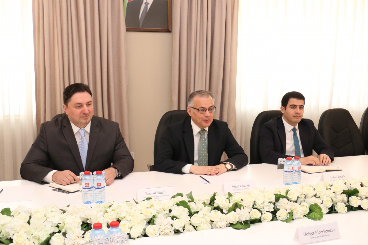 Vüsal Qasımlı BVF-nin regional direktorunu qəbul edib