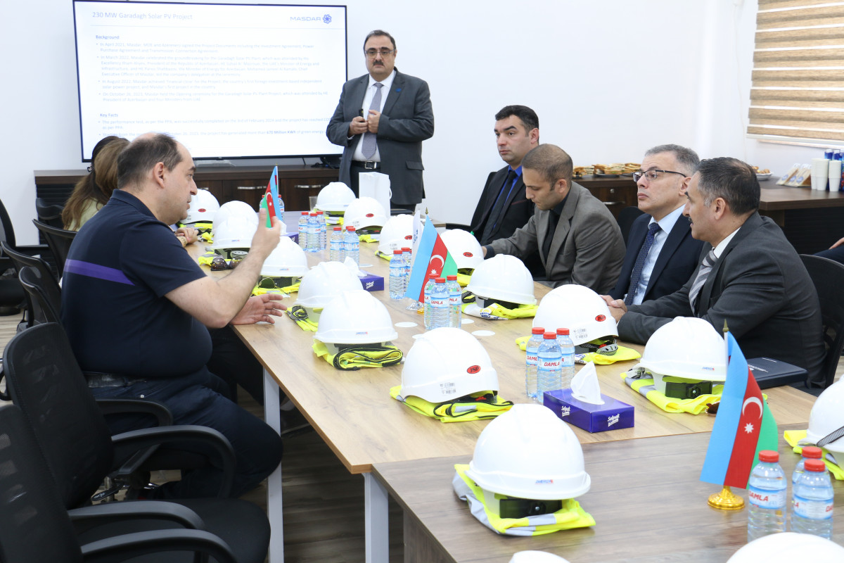 İİTKM əməkdaşları Qaradağ Günəş Elektrik Stansiyasına səfər ediblər