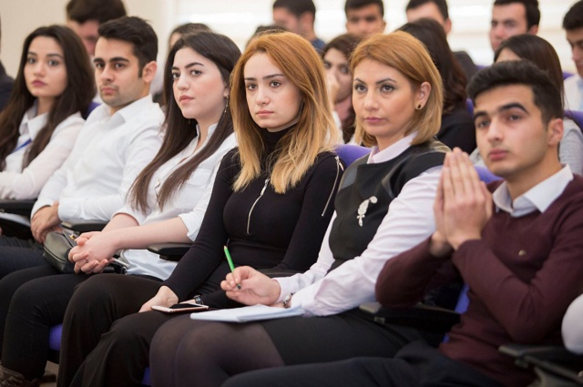 Dr. Vüsal Qasımlı ASAN könüllülərlə görüşüb