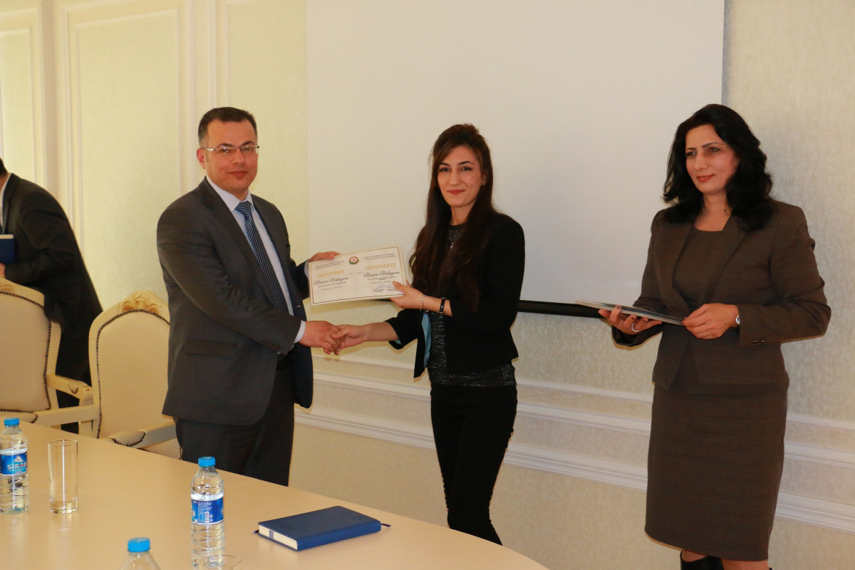 İİTKM-də ilk könüllülər məzun oldu