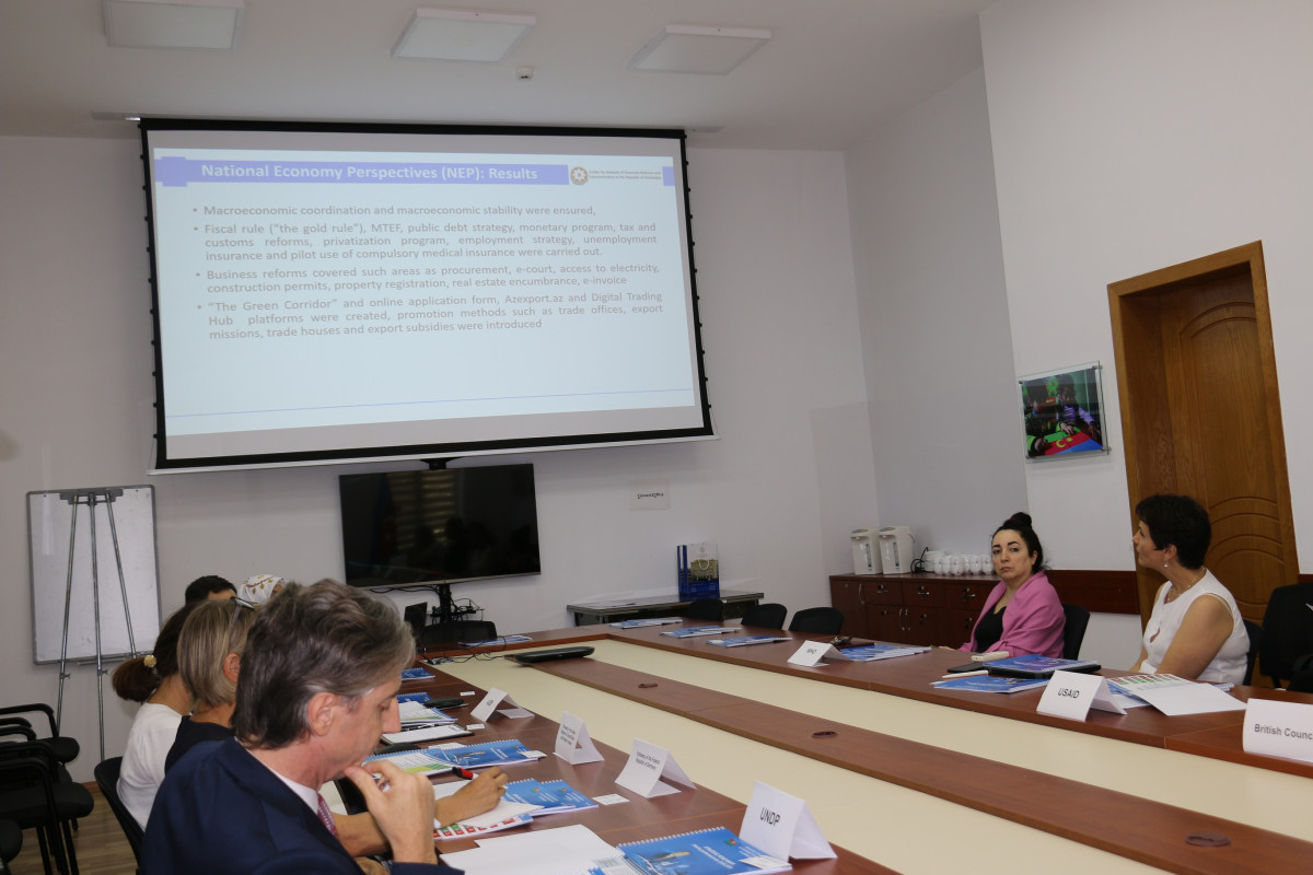 Vüsal Qasımlı diplomatik korpus nümayəndələrinə strateji yol xəritələri barədə təqdimat edib