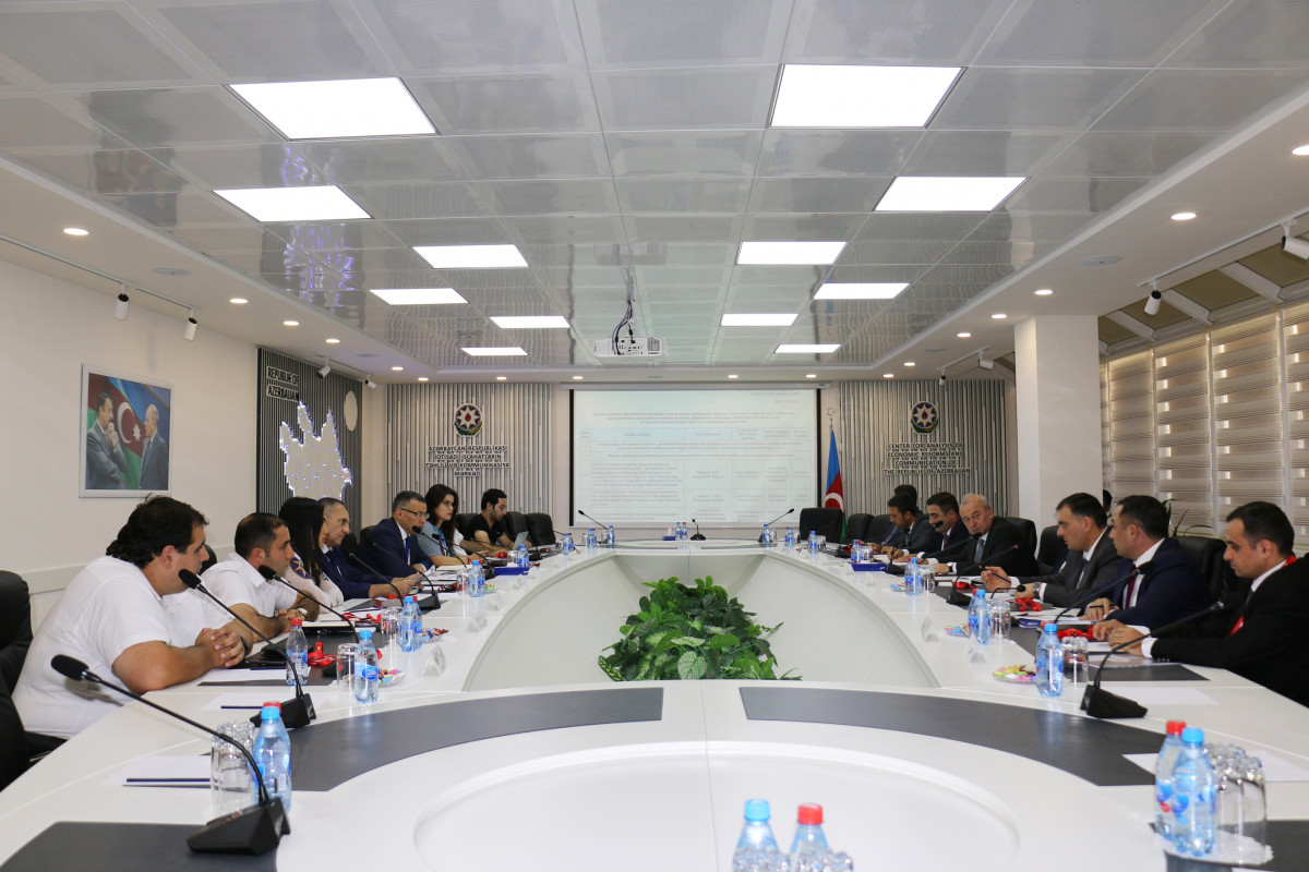 İİTKM-də elektrik təchizatı şəbəkələrinə qoşulma ilə bağlı islahatlar müzakirə olunub