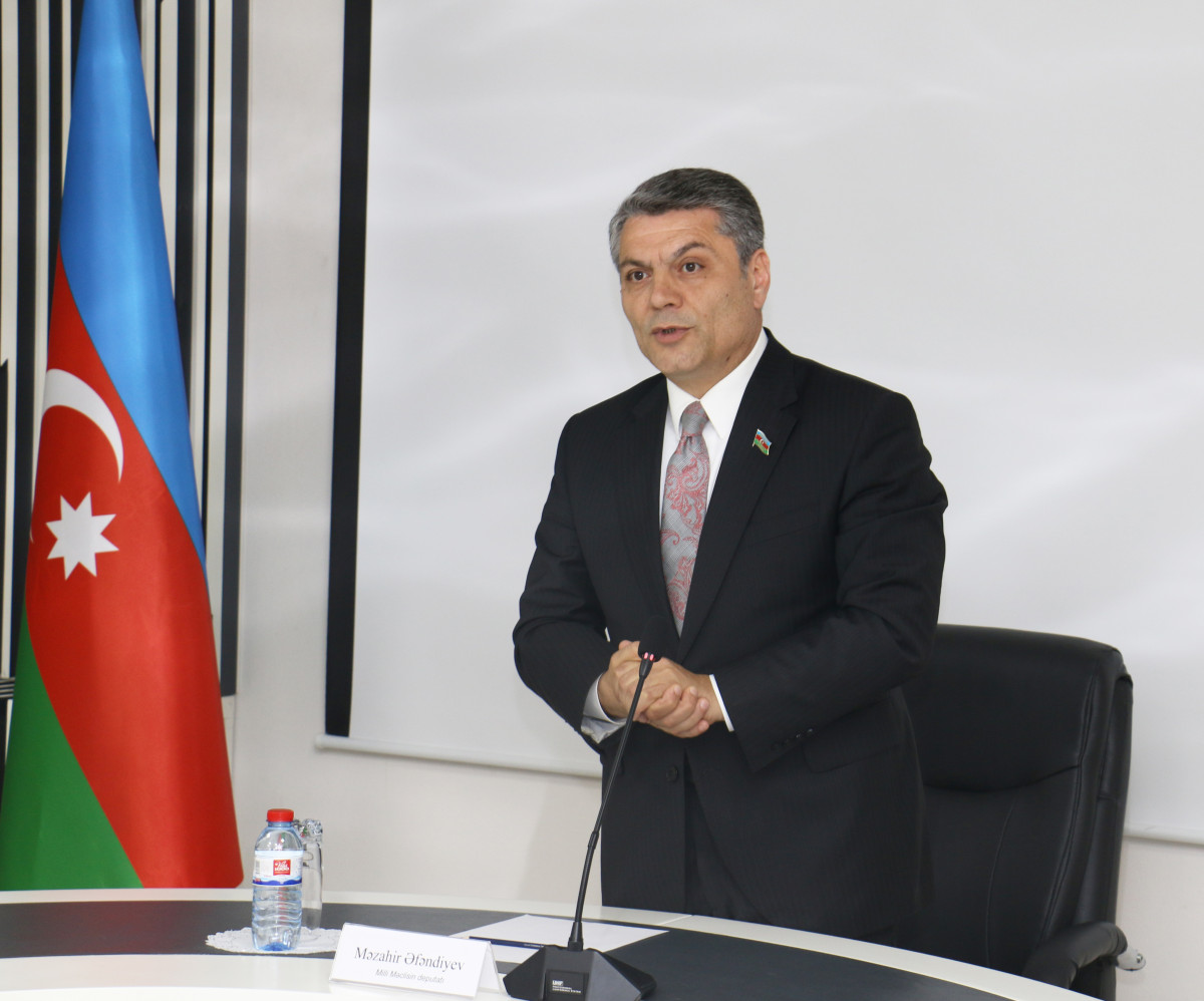 İİTKM-də Milli Məclisin deputatı Məzahir Əfəndiyevlə könüllülərin görüşü olub