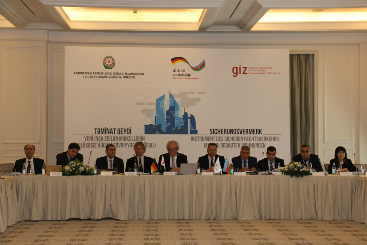 “Təminat qeydi - Yeni inşa edilən mənzillərin təhlükəsiz hüquqi dövriyyəsinin üsulu” mövzusunda dəyirmi masa keçirilib