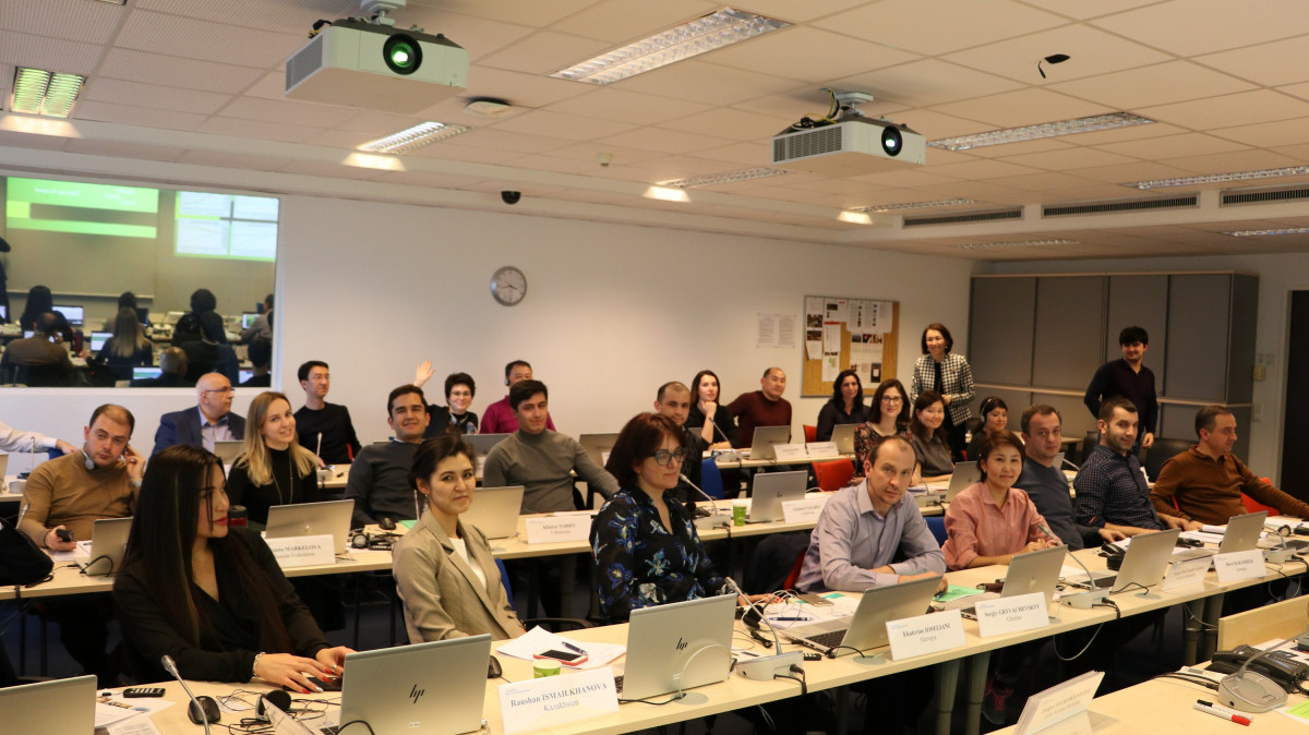 CAERC Manager Participates in Macroeconomic Management Seminar in Vienna