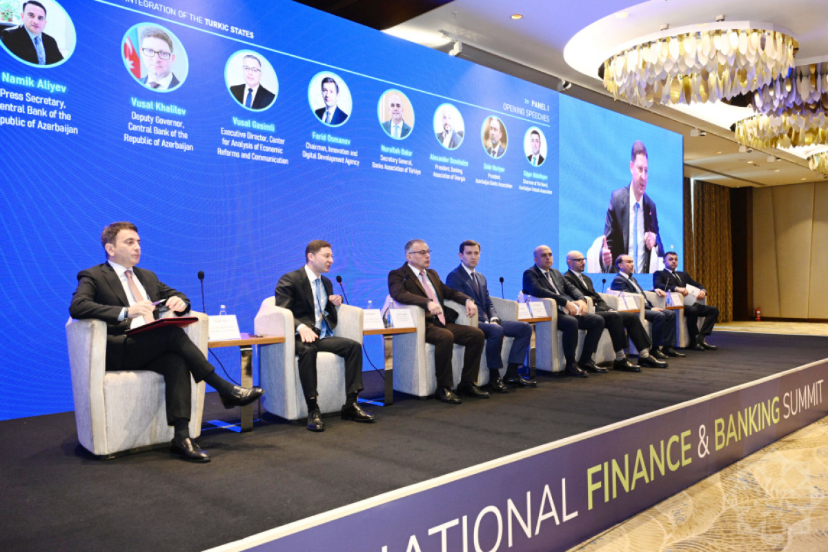 Vüsal Qasımlı Beynəlxalq Maliyyə və Bankçılıq Sammitində çıxış edib