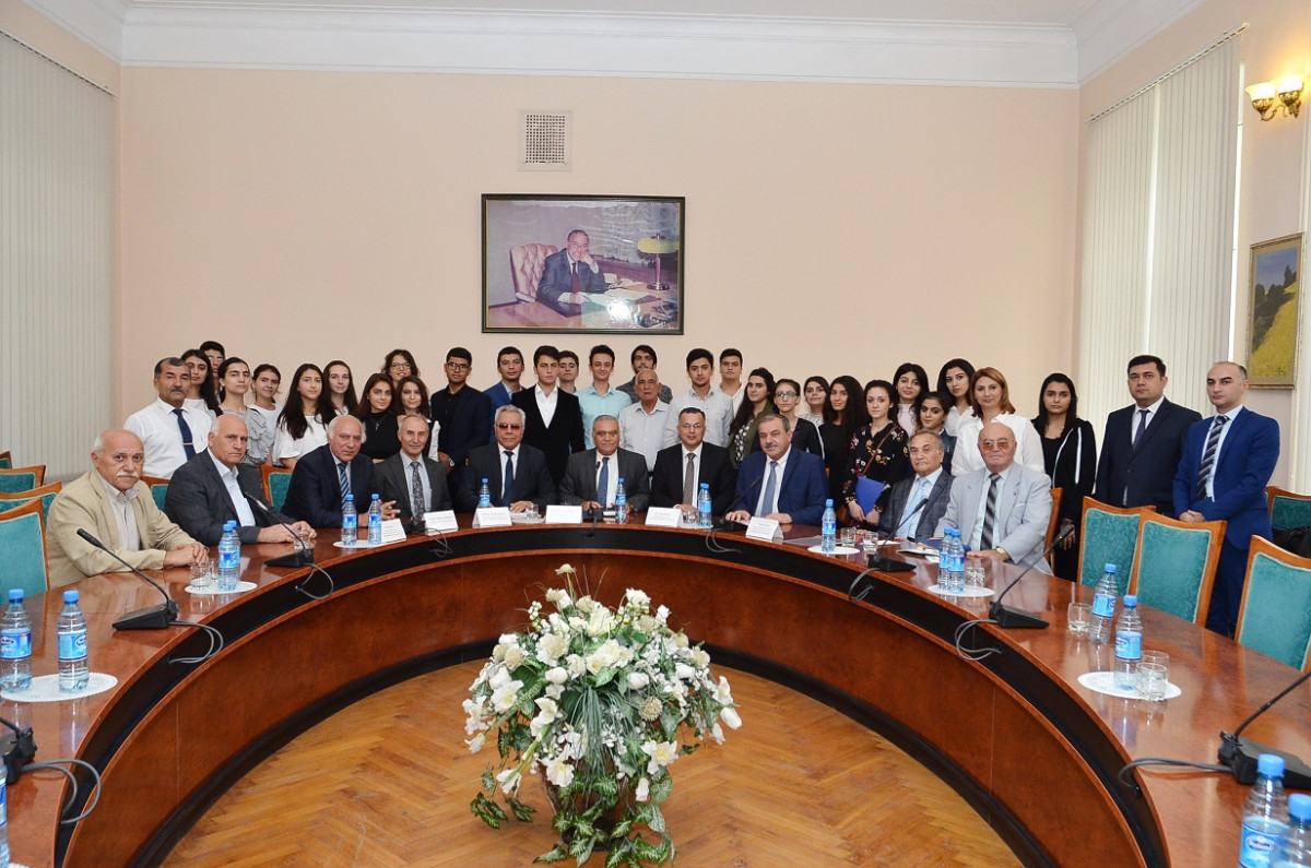 A Roundtable on “Economic Reforms in Azerbaijan: Achievements and Prospects” Held