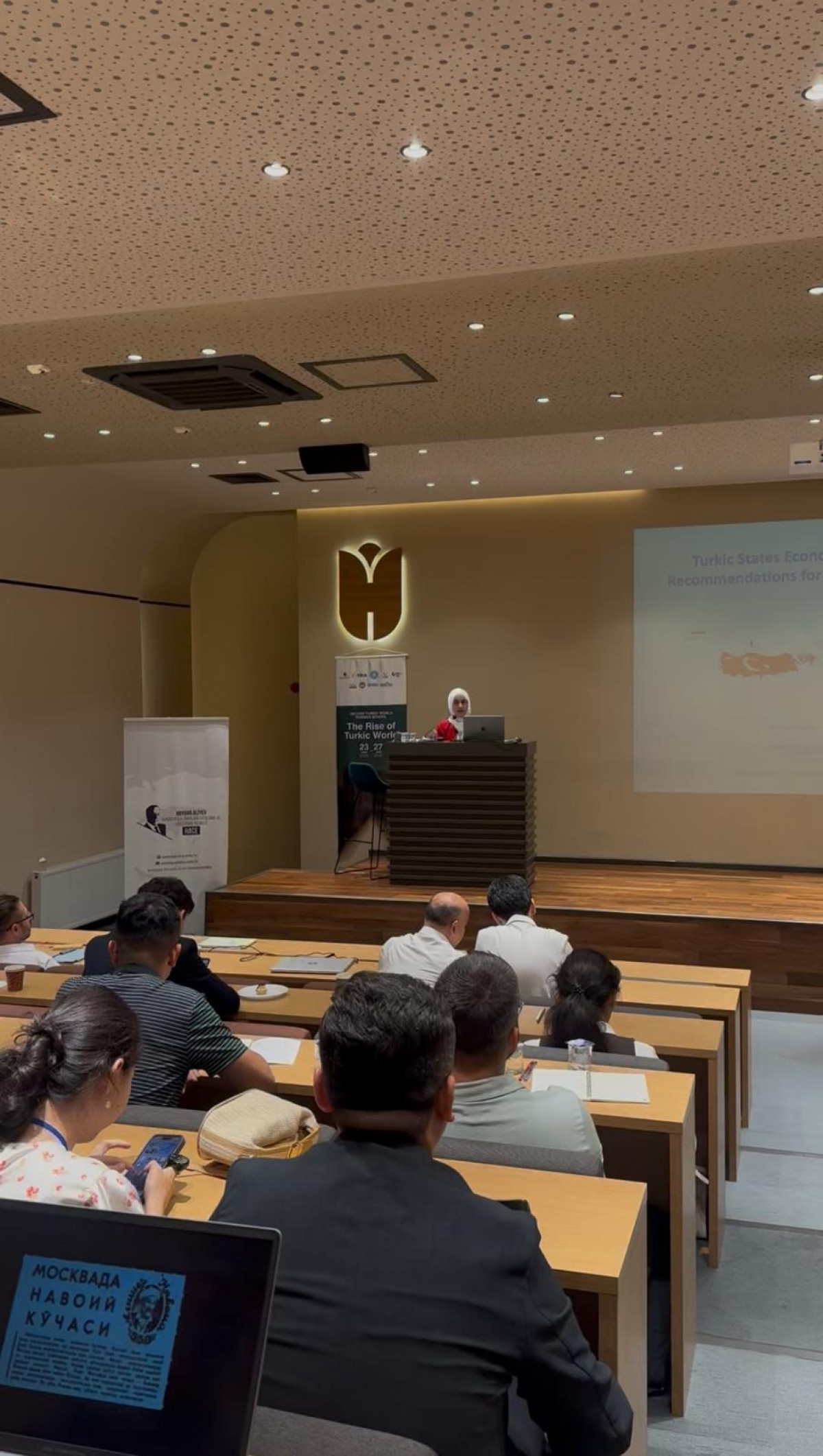 İİTKM-in şöbə müdiri İstanbulda “Türk Dünyası Yay Məktəbi”ndə çıxış edib