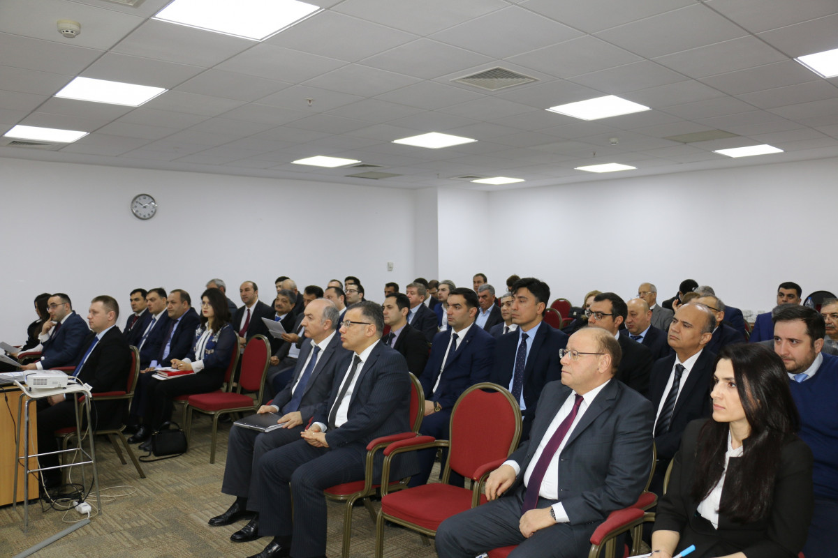 “Biznes islahatları” mövzusunda seminar keçirilib