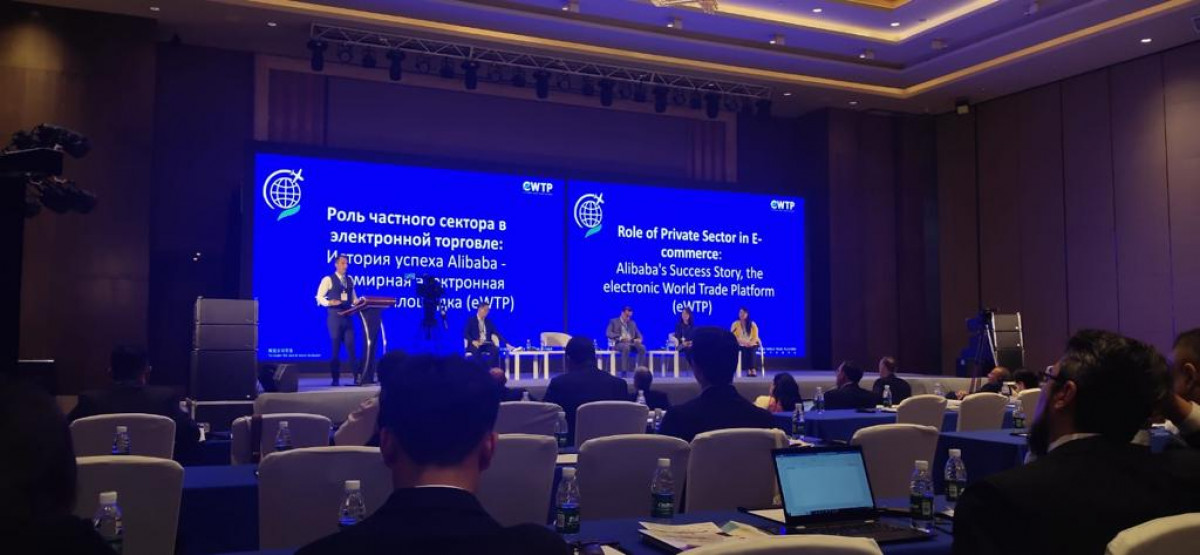 Representative of CAERC participated in the forum of think tanks in China