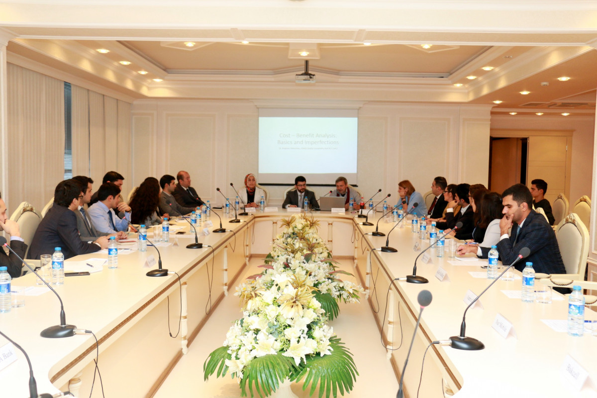 İqtisadi İslahatların Təhlili və Kommunikasiya Mərkəzində “Gəlir-xərc analizi” mövzusunda təlimlər