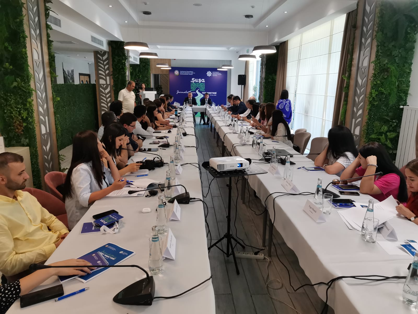 The Center for Analysis of Economic Reforms and Communication and the Media Development Agency of Azerbaijan are launching training for journalists