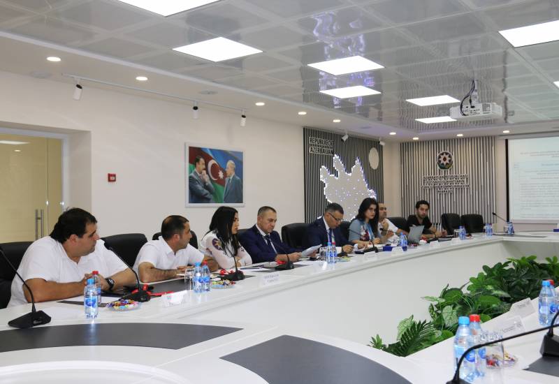 İİTKM-də elektrik təchizatı şəbəkələrinə qoşulma ilə bağlı islahatlar müzakirə olunub