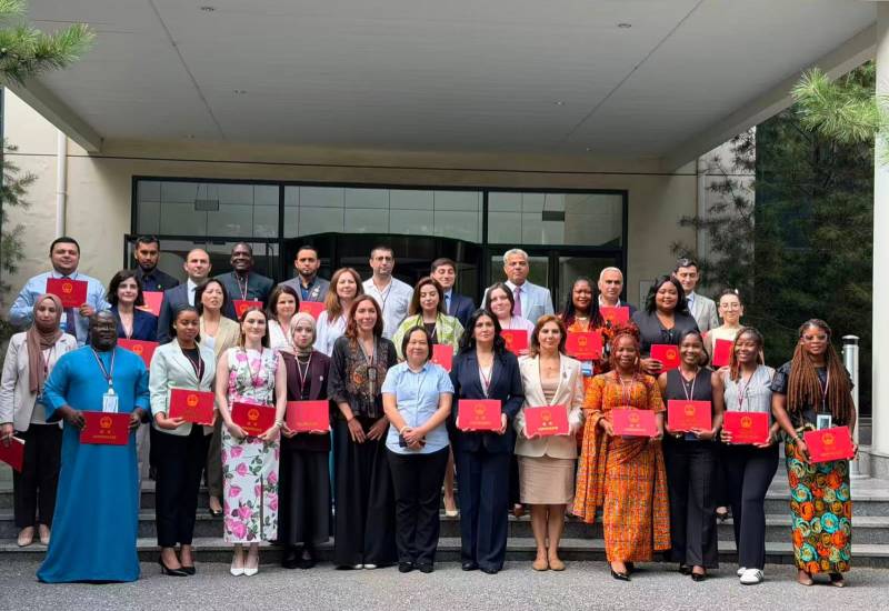 İİTKM-in əməkdaşı Çində keçirilən beynəlxalq səhiyyə seminarında iştirak edib