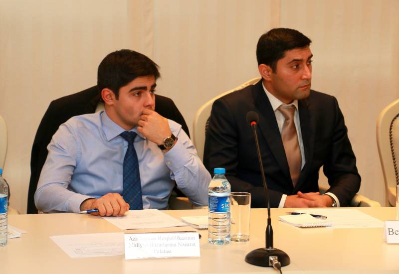 İqtisadi İslahatların Təhlili və Kommunikasiya Mərkəzində “Gəlir-xərc analizi” mövzusunda təlimlər