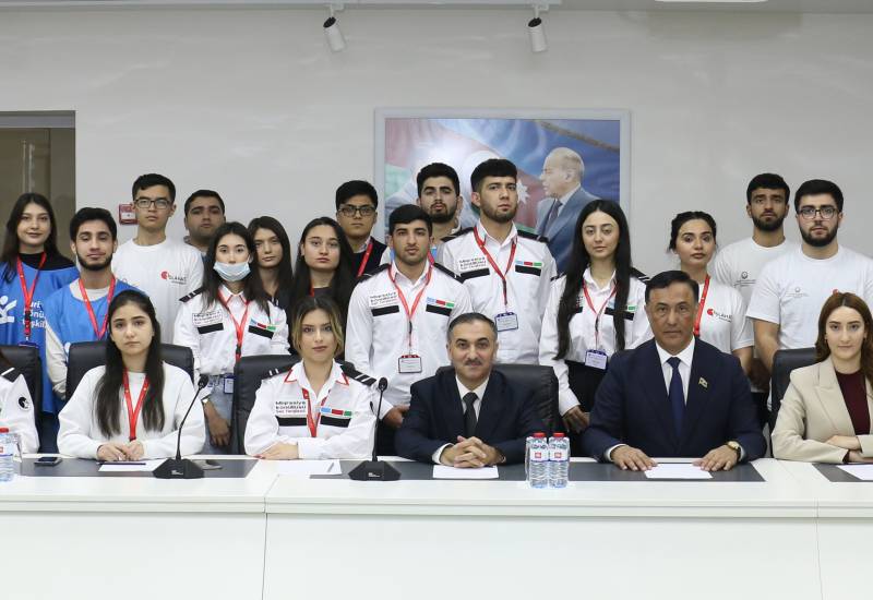 Elman Nasirov met with volunteers at the CAERC