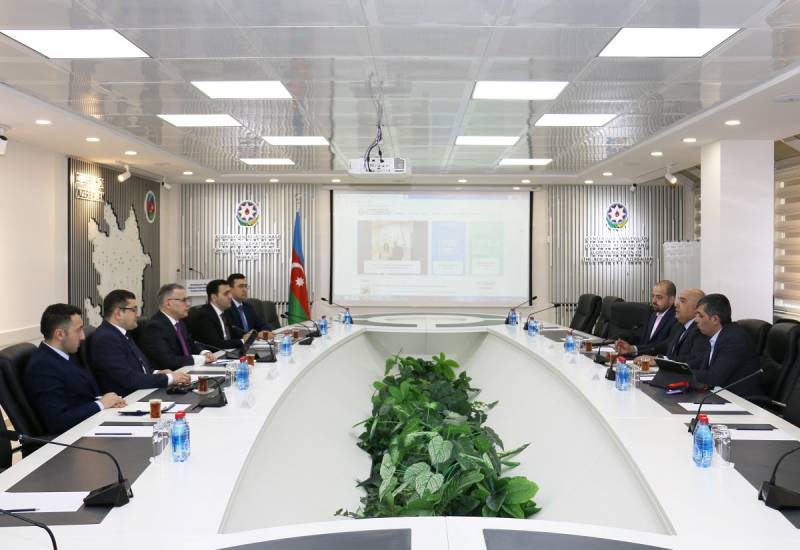 Vusal Gasimli, Executive director of the CAERC met with the executives of ESRI