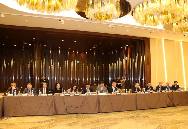 Bakıda “Dövlət-Biznes Dialoqu” mövzusunda dəyirmi masa keçirilib