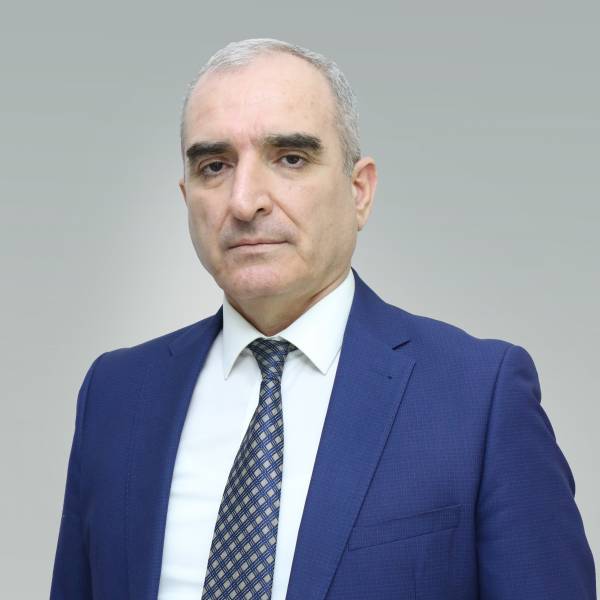 Bağış Əhmədov - İqtisadi İslahatların Təhlili və Kommunikasiya Mərkəzinin icraçı direktorunun müşaviri 